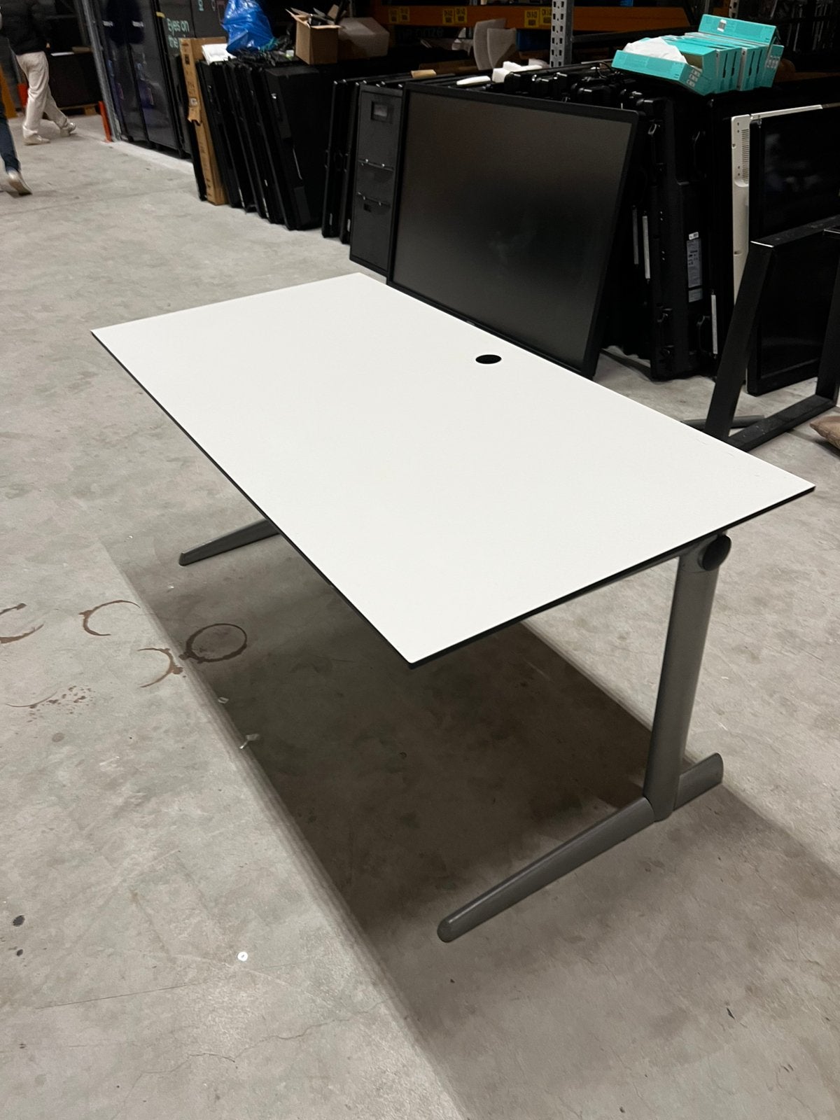 Mooie witte bureau, perfect voor thuis of in de kantoor, Huis en Inrichting, Ophalen, 160 cm, Gebruikt, Wit