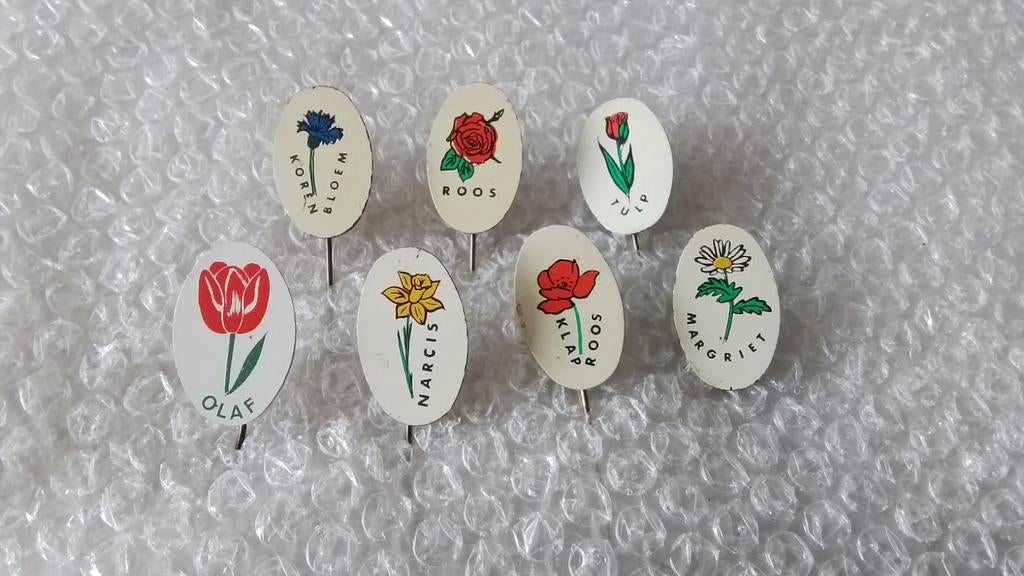 7 verschillende speldjes bloemen, Ophalen of Verzenden, Zo goed als nieuw