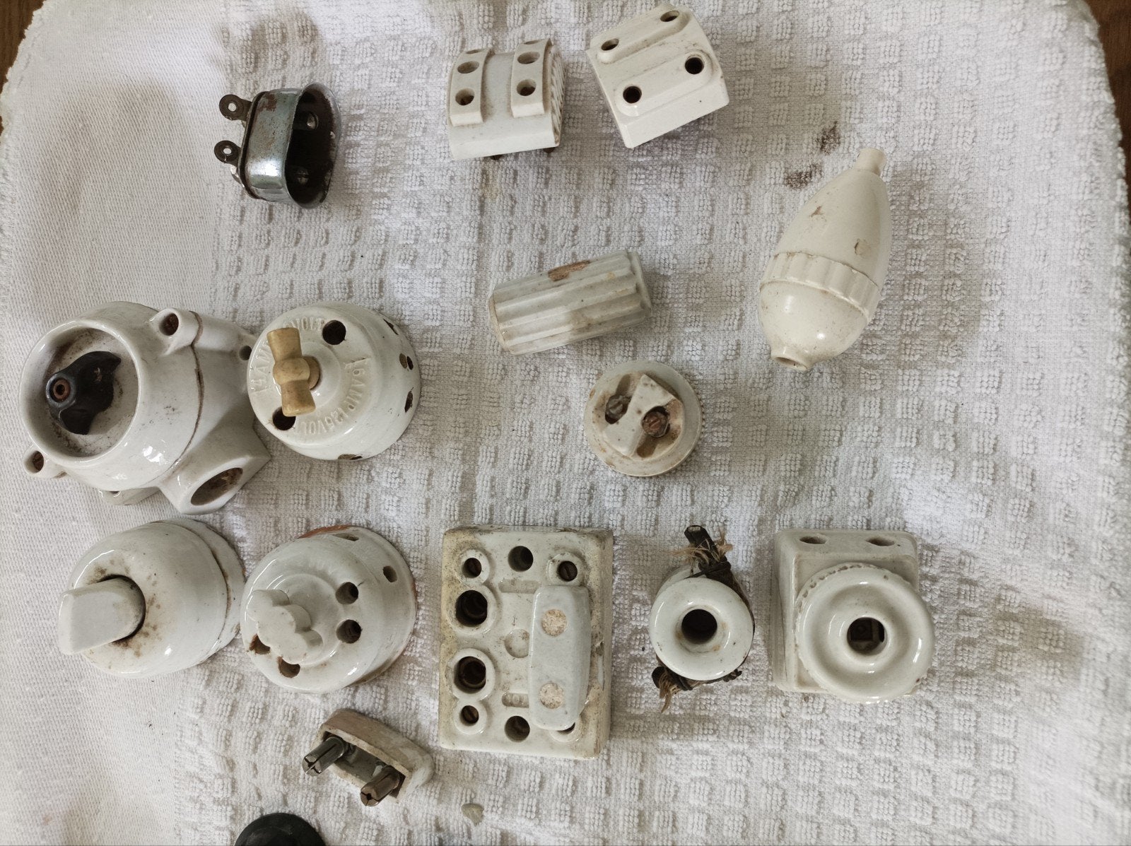 Bakeliet en porcelain schakelmateriaal, Ophalen of Verzenden