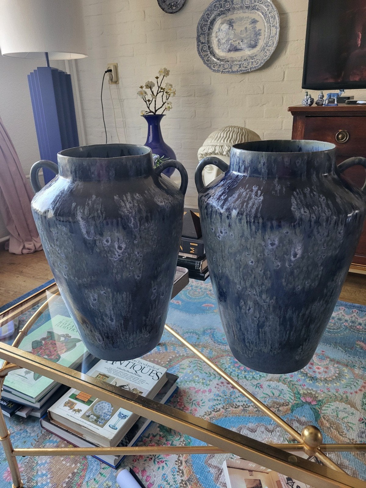 Twee grote amfora vazen van H&M Home 35 cm hoog, Ophalen