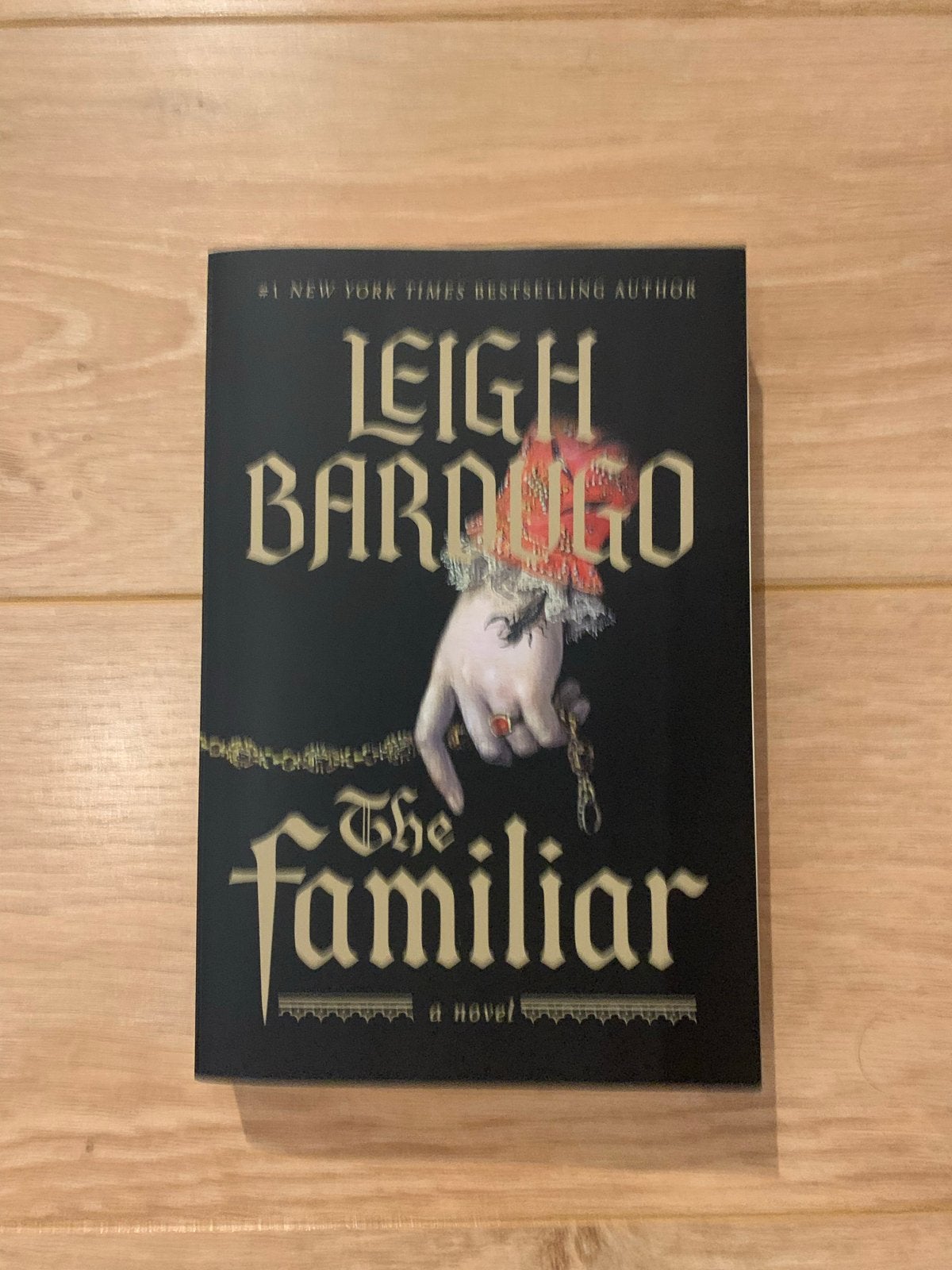 The Familiar - Leigh Bardugo (Engelstalig), Ophalen of Verzenden, Zo goed als nieuw