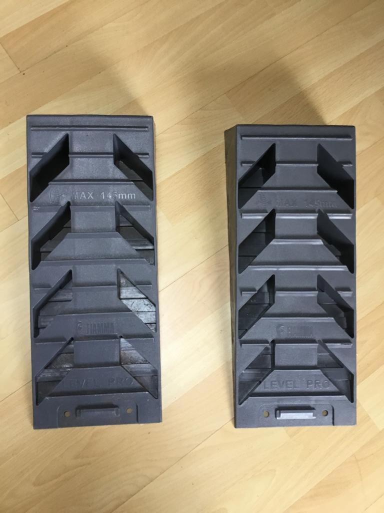 Level Pro oprijblokken voor caravan/camper (2 stuks), Caravans en Kamperen, Camper-accessoires, Ophalen of Verzenden, Zo goed als nieuw