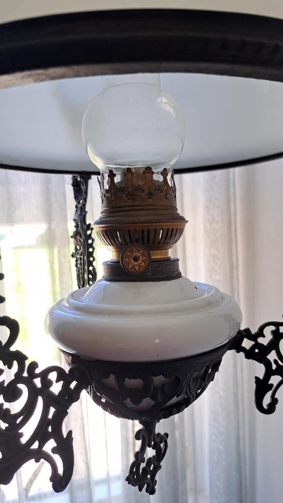 Antieke olielamp / hanglamp - gietijzer en opaalglas, Antiek en Kunst, Ophalen of Verzenden