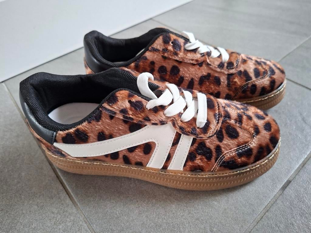 Panter sneakers maat 39, Bruin, Adidas, Nieuw, Ophalen of Verzenden