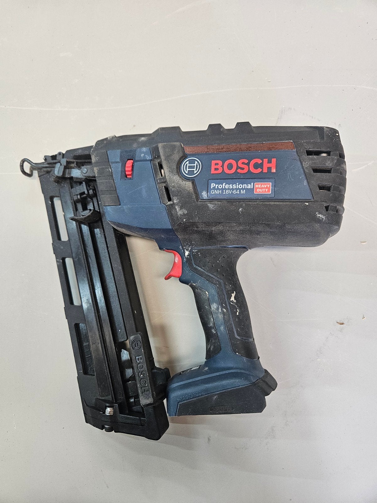 Bosch GNH 18V-64 M Afwerktacker - Gebruikt, Ophalen of Verzenden, Gebruikt, Tacker/nietmachine, Bosch