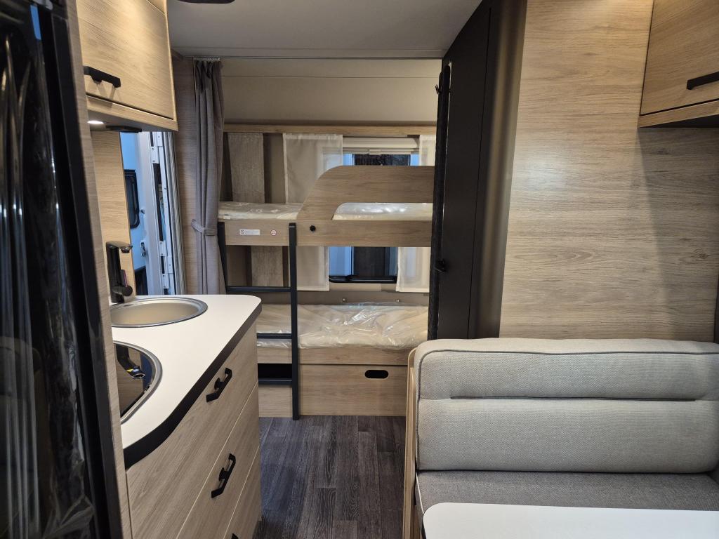 Weinsberg CaraOne Edition HOT 480 QDK, Dwarsbed, Bedrijf, 5 tot 6 meter, Tot en met 6