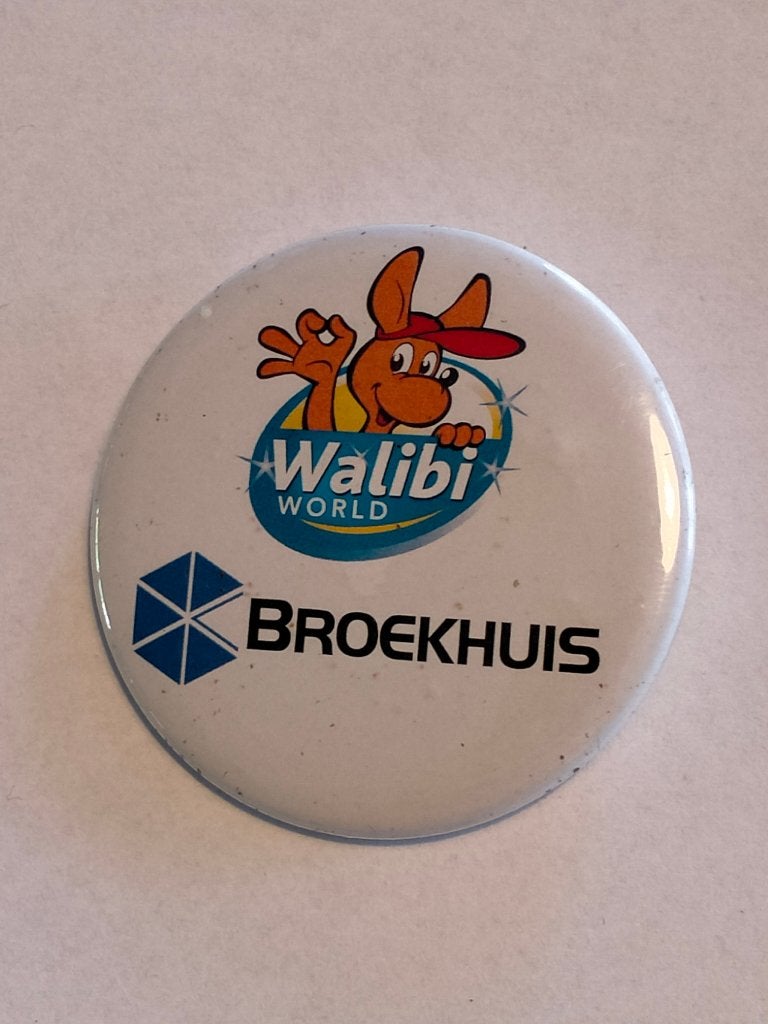 Walibi World Broekhuis auto reclame pretpark logo button, Verzamelen, Speldjes, Pins en Buttons, Ophalen of Verzenden, Gebruikt