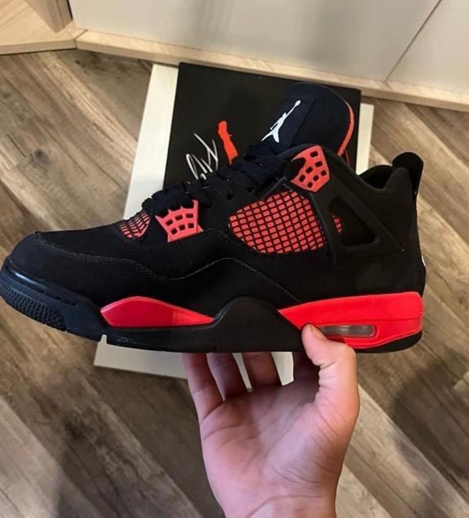 Jordan 4 red thunder, Ophalen of Verzenden, Zo goed als nieuw, Zwart