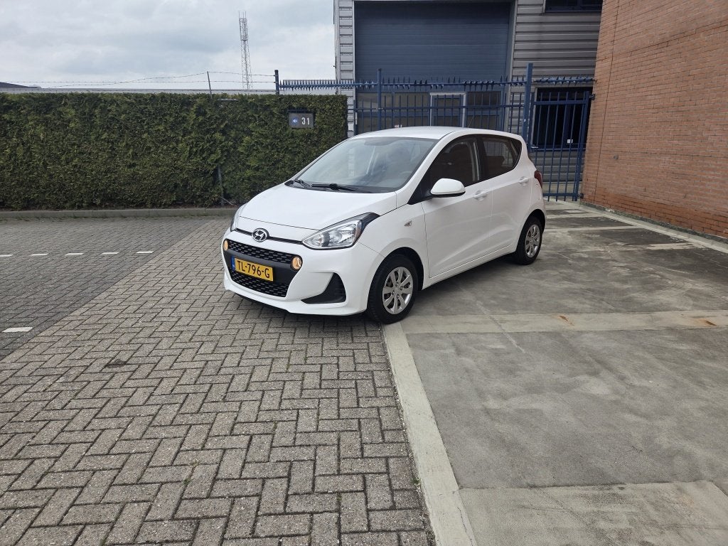 Hyundai i10 1.0i Comfort (bj 2018), Auto's, Stof, Gebruikt, 4 stoelen, Wit