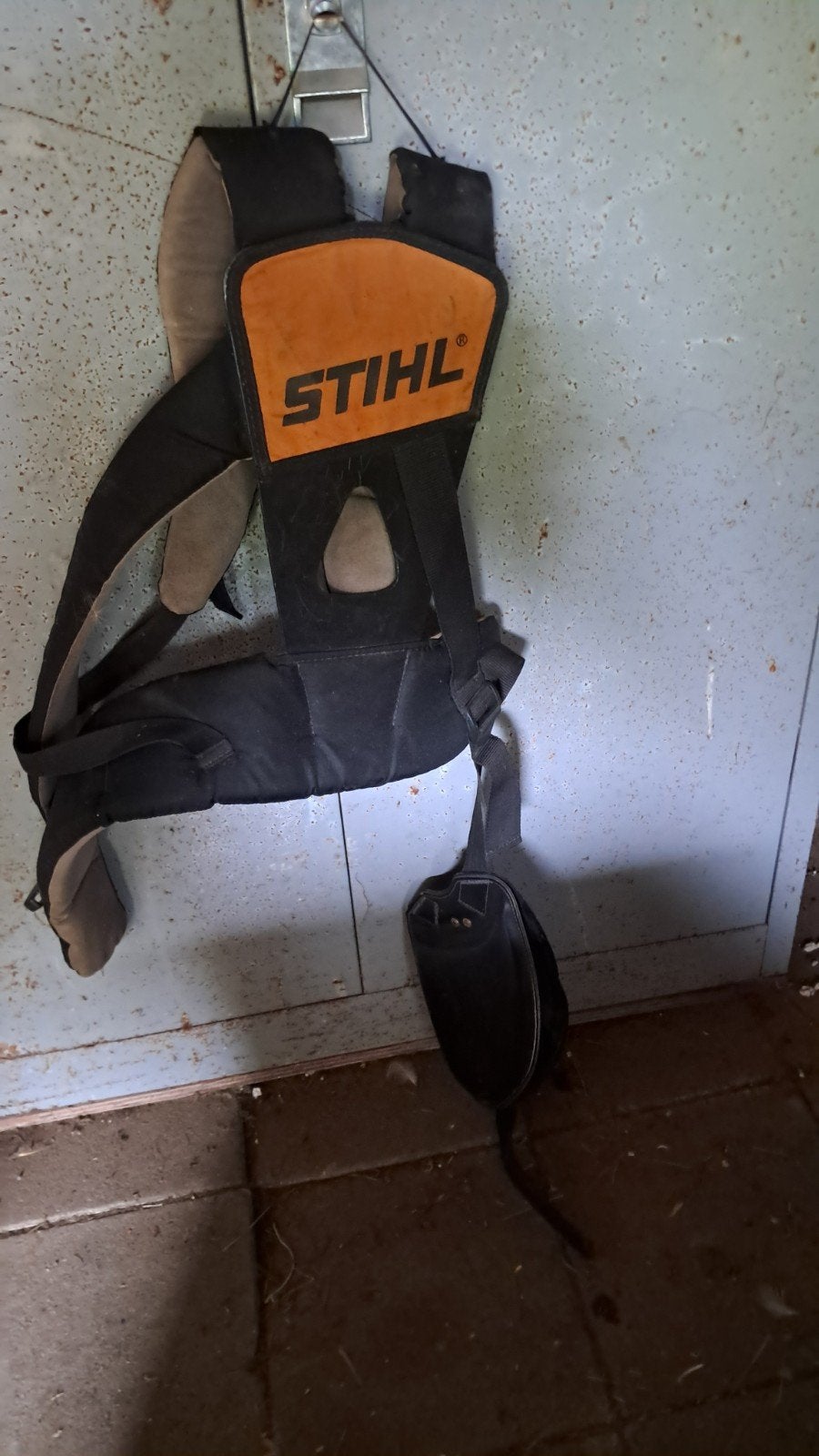 Harnas voor bosmaaier, Ophalen, Benzine