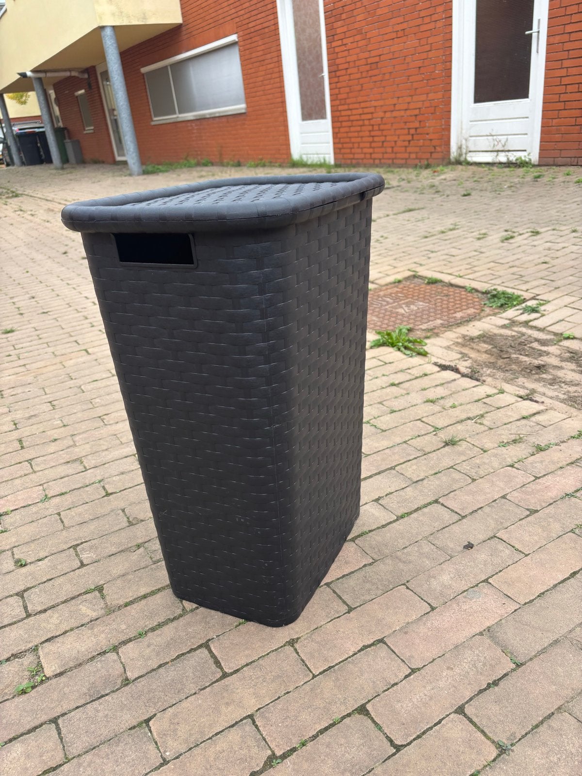 Zwarte wasmand curvee met deksel - Rotan loon, Ophalen of Verzenden, Zo goed als nieuw, Zwart, Kunststof