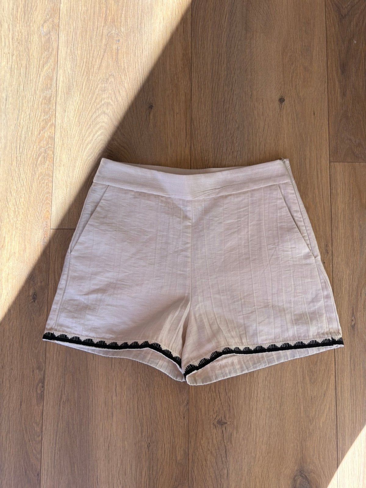 Zara Pantalon Short Dames XS – Nieuw, Nooit Gedragen, Beige, Ophalen of Verzenden, Zo goed als nieuw, Maat 34 (XS) of kleiner