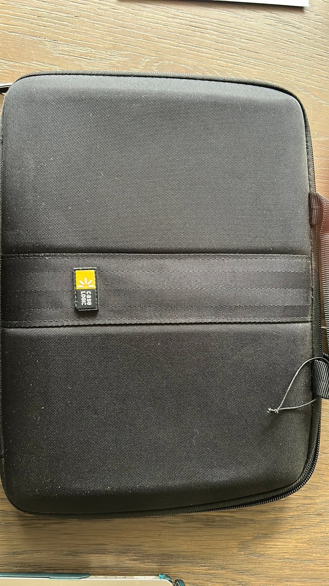 Case logic laptop sleeve. Binnenmast: 31,5 x 22,5, Gevoerd laptopvak, Nieuw, Ophalen of Verzenden, 13 inch