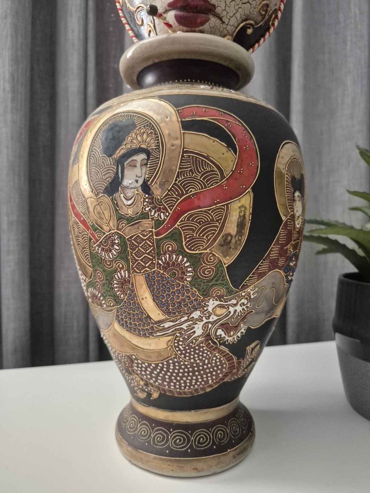 Antieke Japanse Satsuma Vaas met Draken en Figuren, Antiek en Kunst, Antiek | Vazen, Ophalen