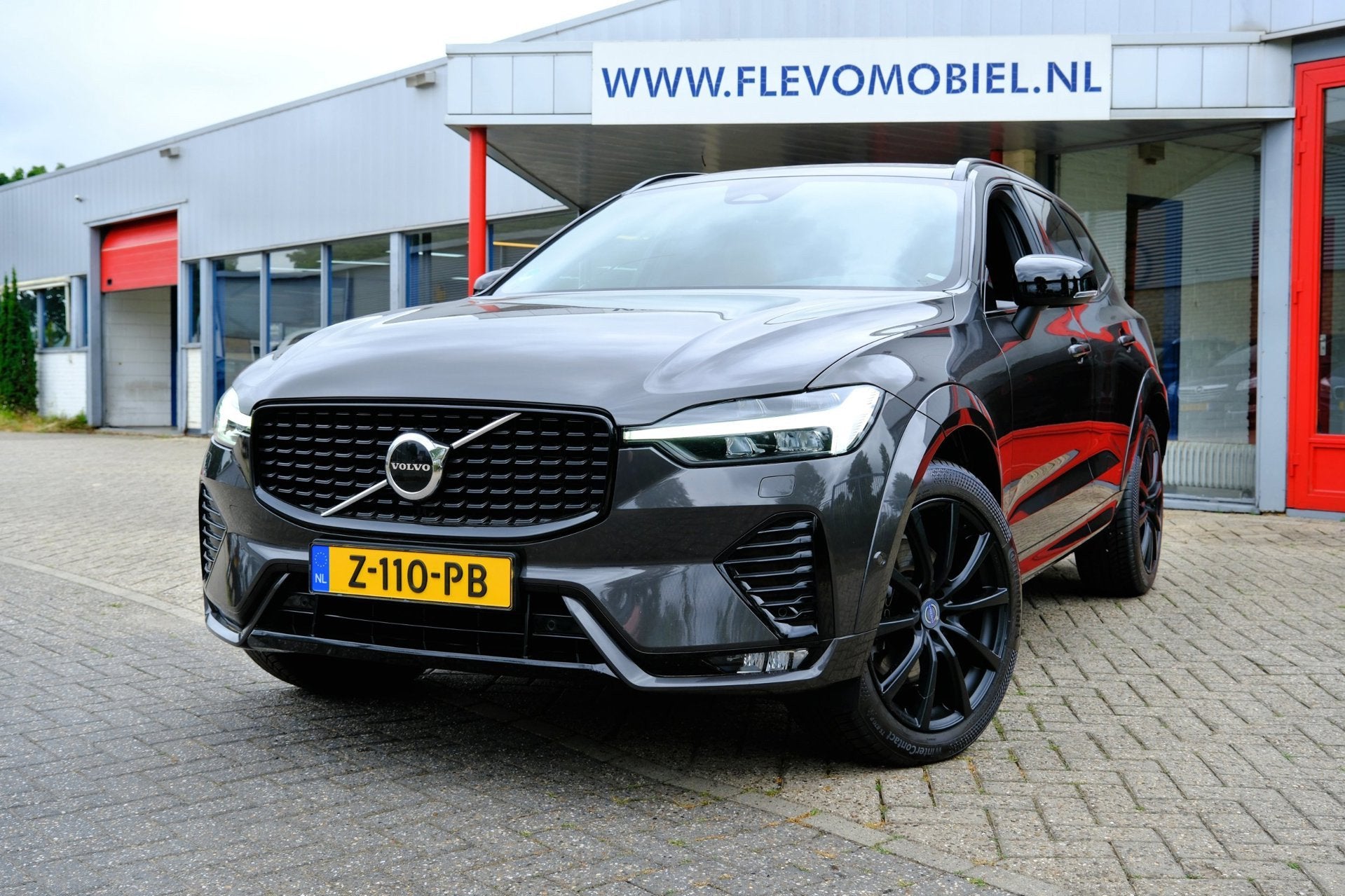 Volvo XC60 B4 Ultimate Dark Aut. Leder|PilotAssist|Cam|LMV, Auto's, Volvo, Euro 6, 4 cilinders, 1969 cc, Leder