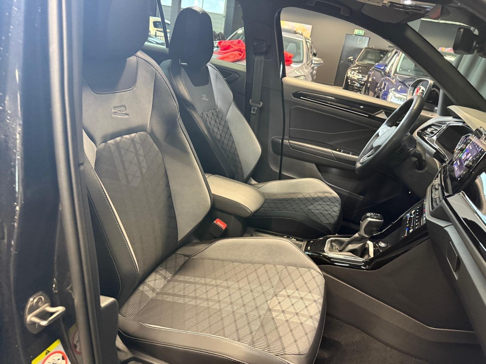 Volkswagen T-roc 1.5 TSI 3X R-Line|PANO|LANEASSIST|CAMERA|CA, 4 cilinders, Zwart, Bedrijf, SUV of Terreinwagen