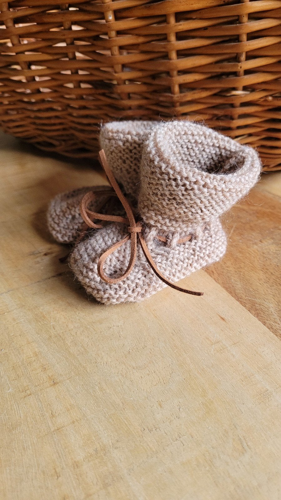 Handgebreide babyslofjes met leren veters, Slofjes, Jongetje of Meisje, Handgemaakt, Nieuw