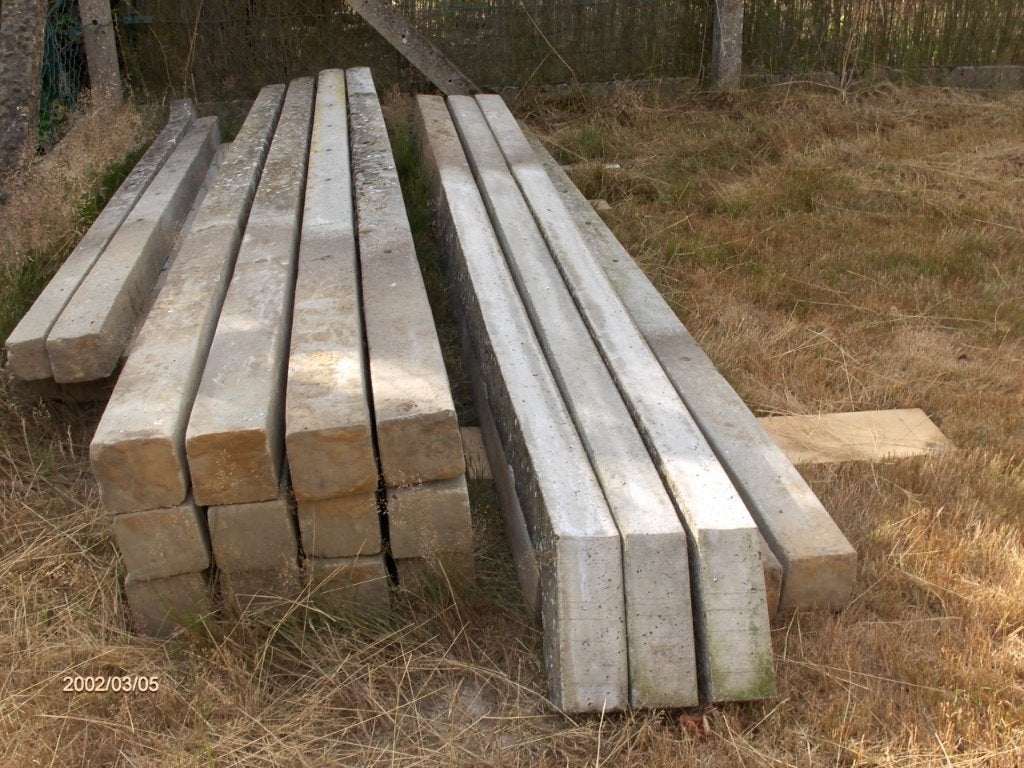 16 betonnen weide palen 270 cm lang + 5 strevers, Tuin en Terras, Palen, Balken en Planken, Ophalen, Gebruikt, 250 cm of meer
