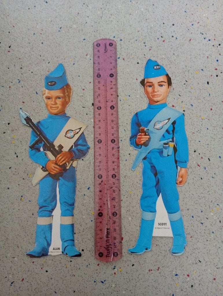 Thunderbirds papieren uitknipfiguren 1966 totaal 6 stuks, Ophalen of Verzenden, Gebruikt, Tv, Overige typen
