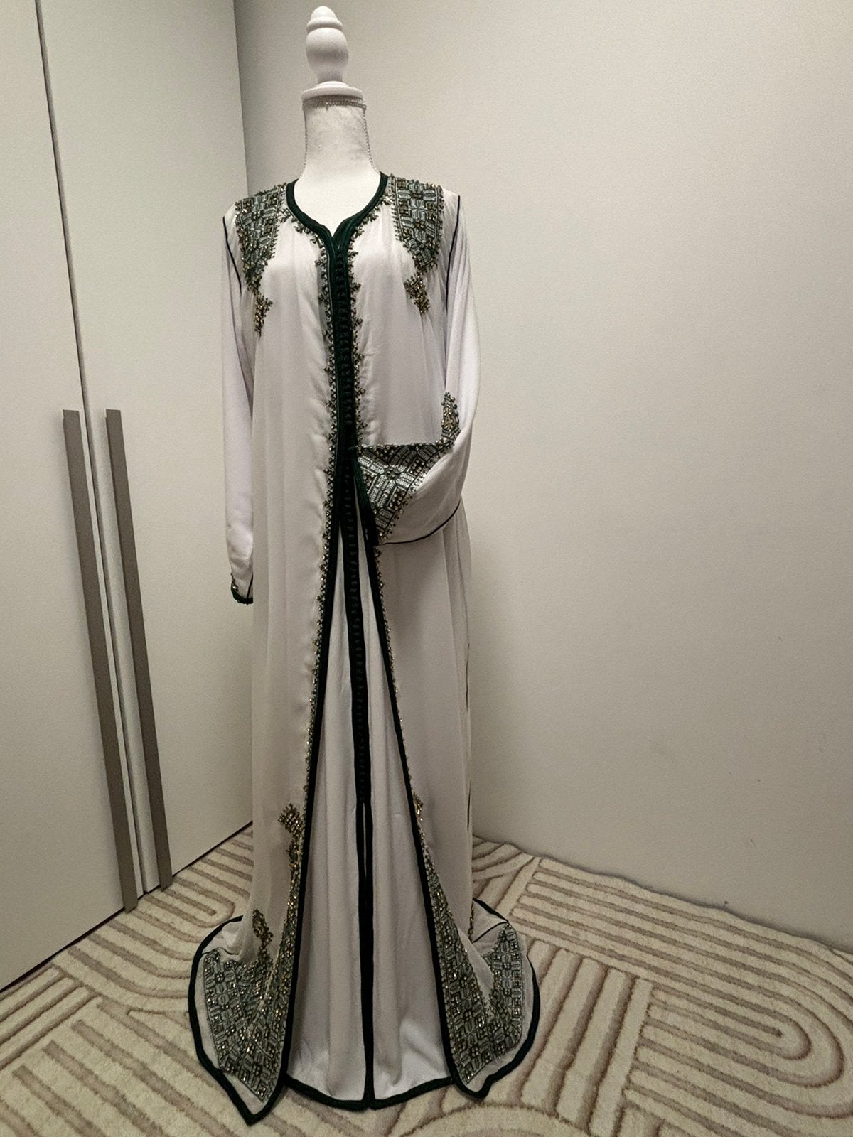 Henna Takchita te HUUR, Kleding | Dames, Gelegenheidskleding, Ophalen, Zo goed als nieuw, Maat 38/40 (M), Overige typen