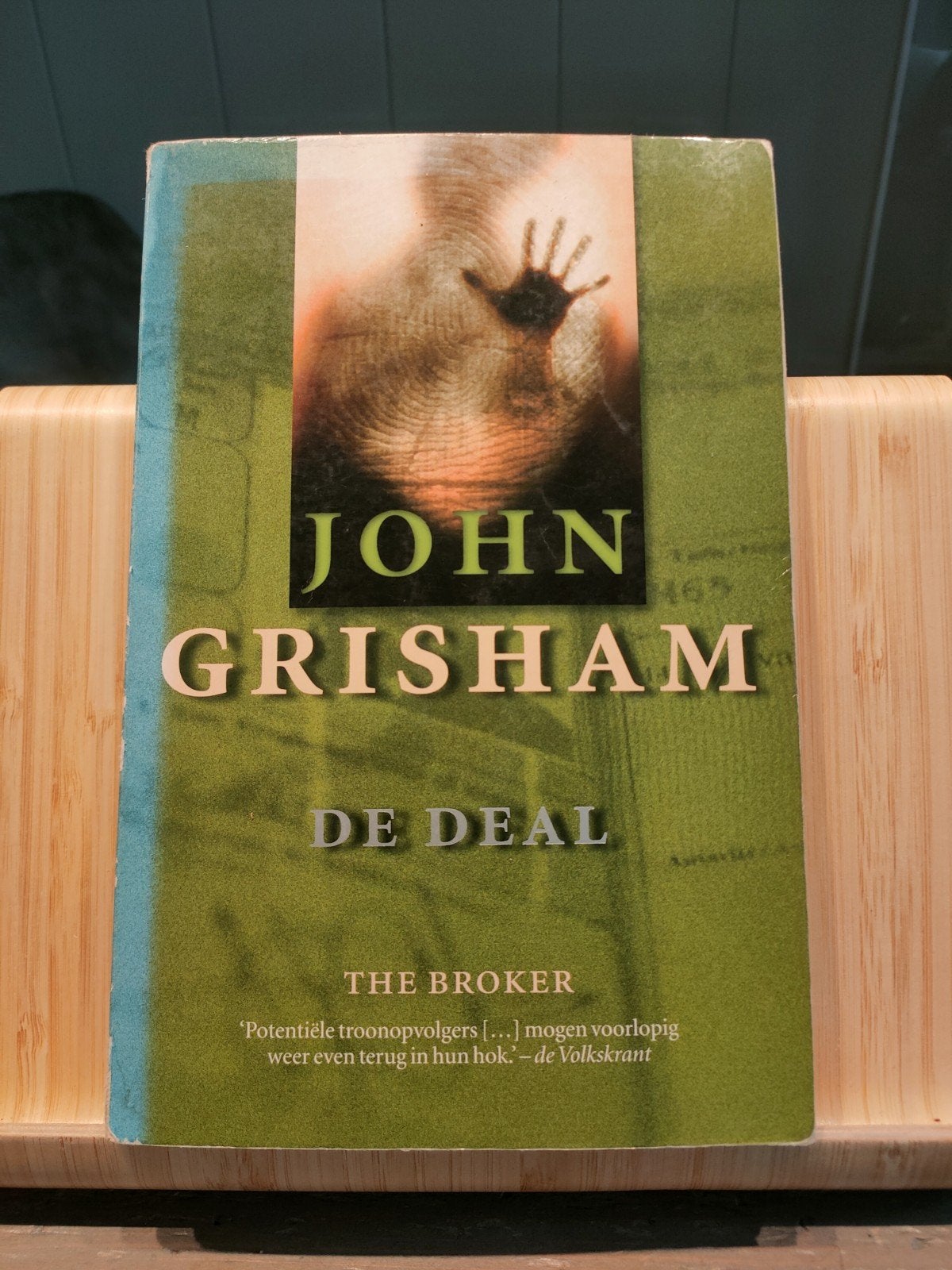 John Grisham - De Deal (beschadigd op de achterkant), Ophalen of Verzenden, Gelezen, John Grisham, Wereld overig