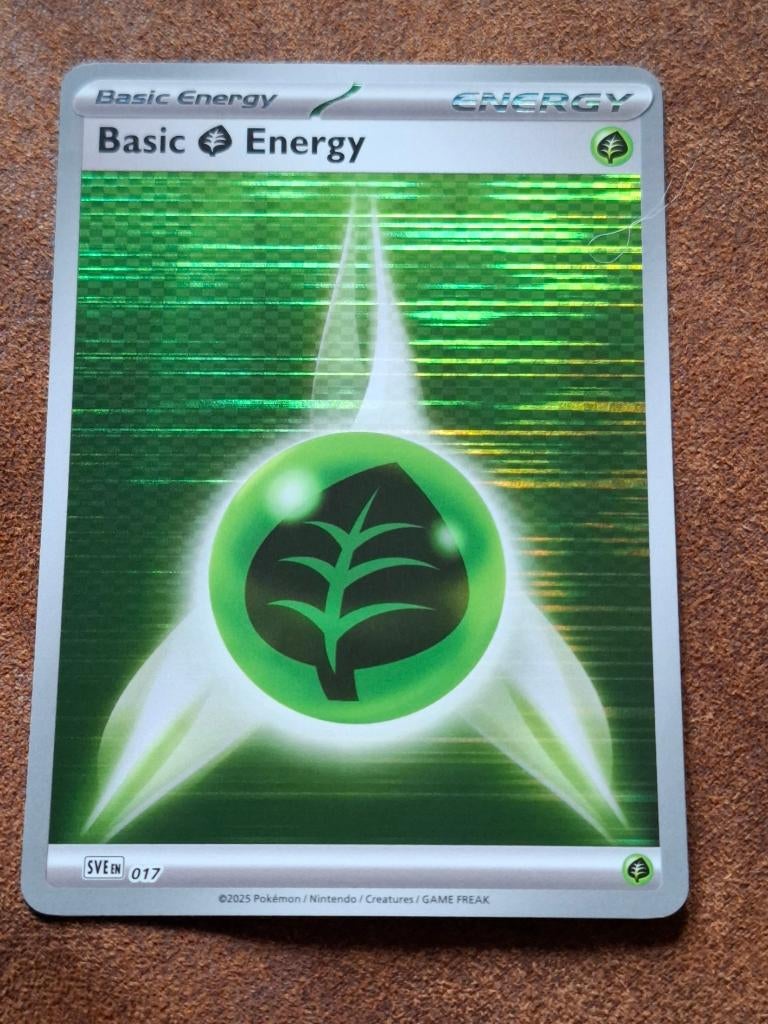 Basic Grass Energy Holo 17 Scarlet/Violet, Ophalen of Verzenden, Zo goed als nieuw, Losse kaart, Foil