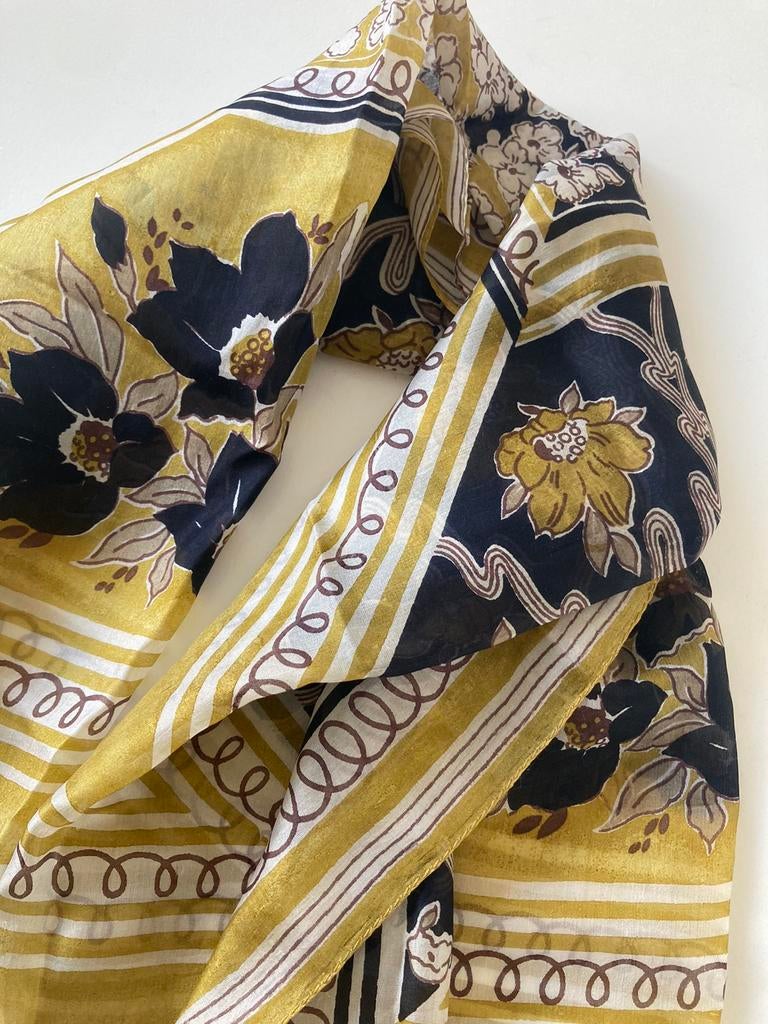 Zijde Sjaal ( Silk / Seta / seda) met mooie klassieke Print, Kleding | Dames, Ophalen of Verzenden, Gedragen, Sjaal