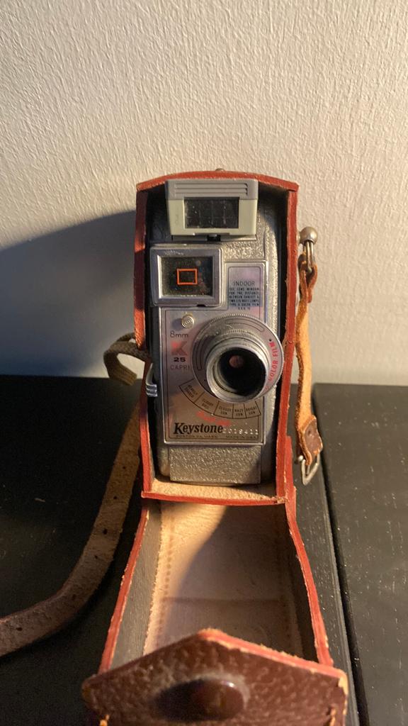 Vintage Keystone Capri 8mm filmcamera met lederen tas, Ophalen of Verzenden, 8mm, Camera