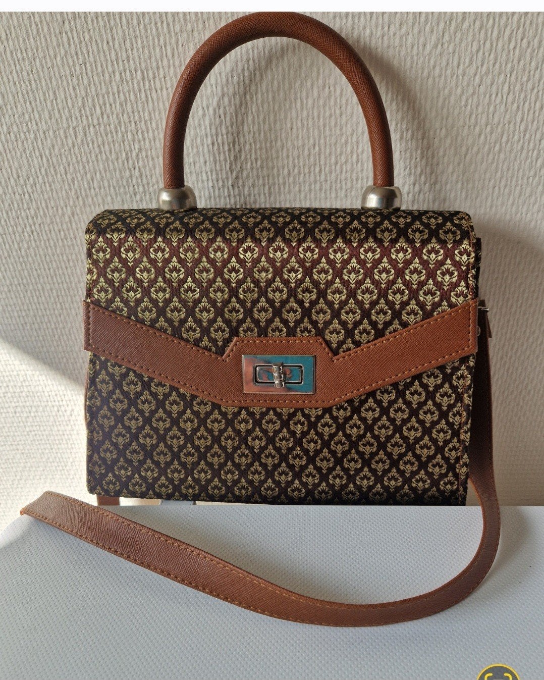 Nieuwe mooie handtas met patroon, Sieraden, Tassen en Uiterlijk, Tassen | Damestassen, Ophalen of Verzenden, Nieuw, Bruin, Handtas