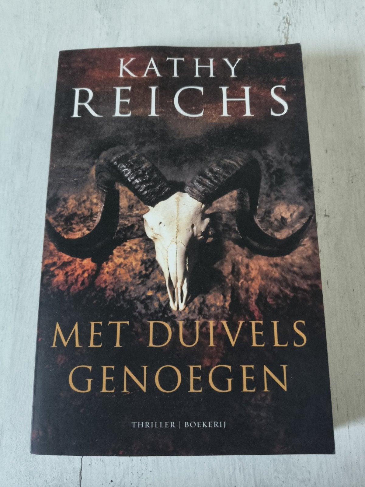 Kathy Reichs - Met Duivels Genoegen (Thriller), Ophalen of Verzenden, Zo goed als nieuw, Kathy Reichs