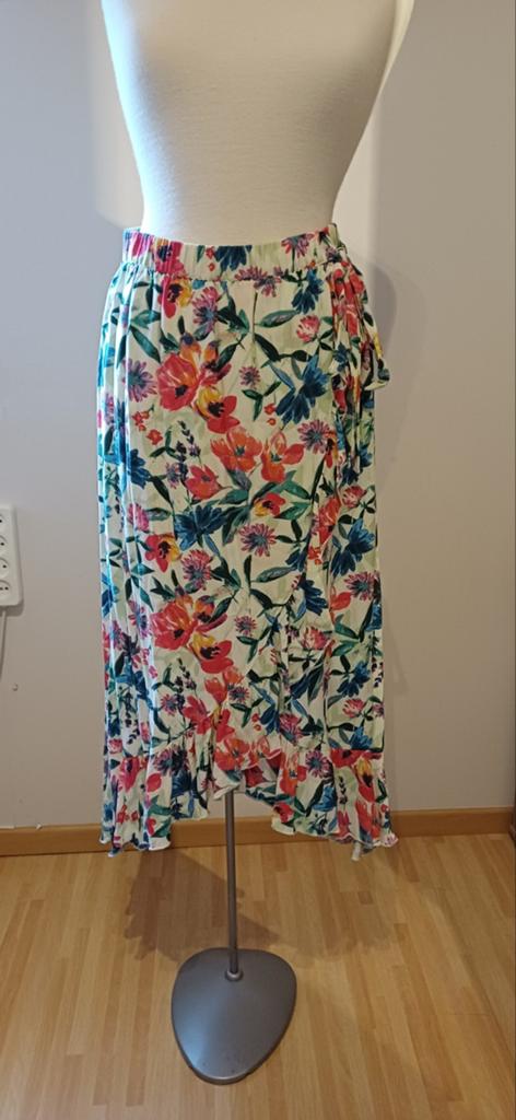 Kleurige half lange rok, soort van overslag, maat XS (38/40), Kleding | Dames, Rokken, Ophalen of Verzenden, Zo goed als nieuw
