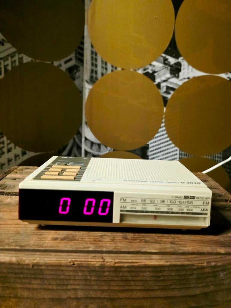 Philips D3040 Electronic Clock Radio, Ophalen of Verzenden, Gebruikt, Radio