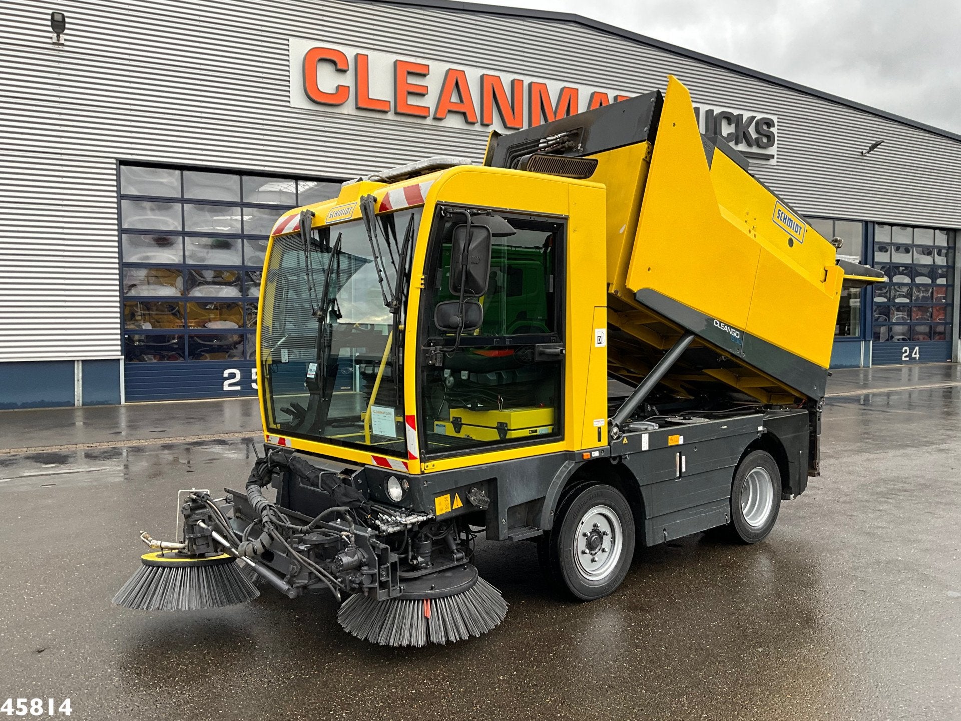 Schmidt Cleango 500 with 3-rd brush (bj 2014), Euro 5, Achterwielaandrijving, 143 pk, Diesel