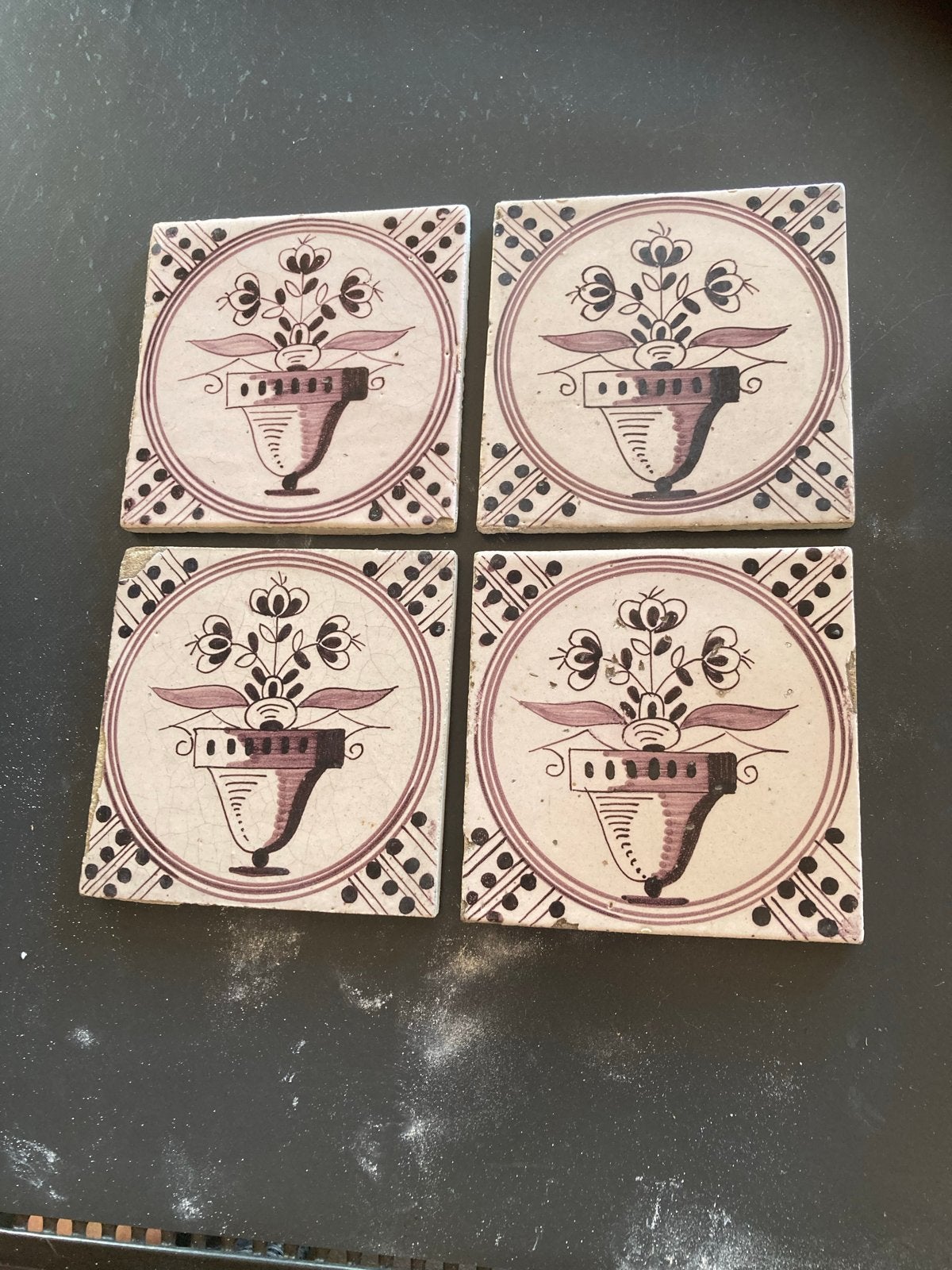 Set van 4 Antieke Handgeschilderde Tegels met Bloempot, Antiek en Kunst, Antiek | Wandborden en Tegels, Ophalen of Verzenden