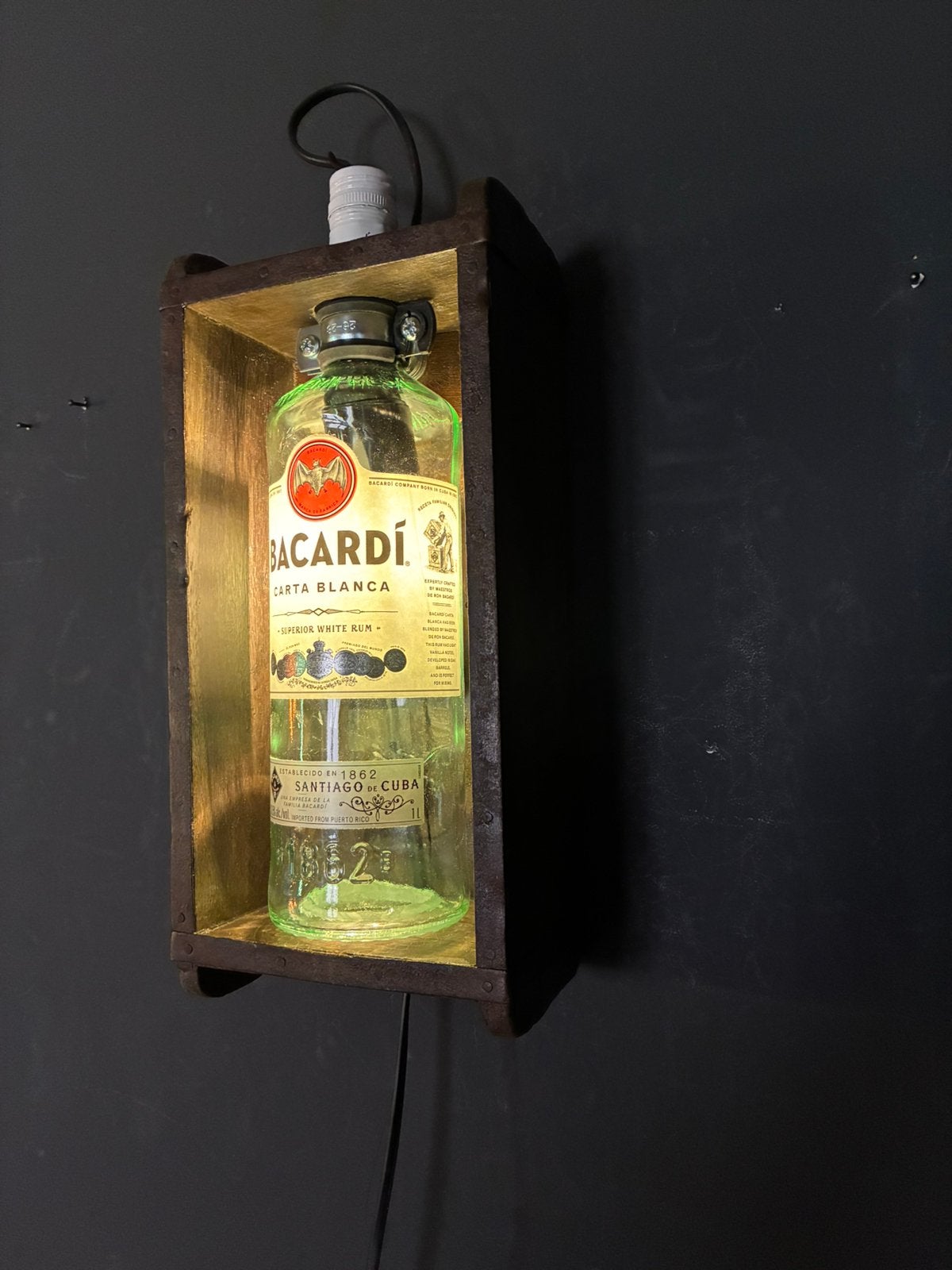 Bacardi Wandlamp in oude steenmal, Met schakelaar, Wandlamp, Glas, Meerkleurig