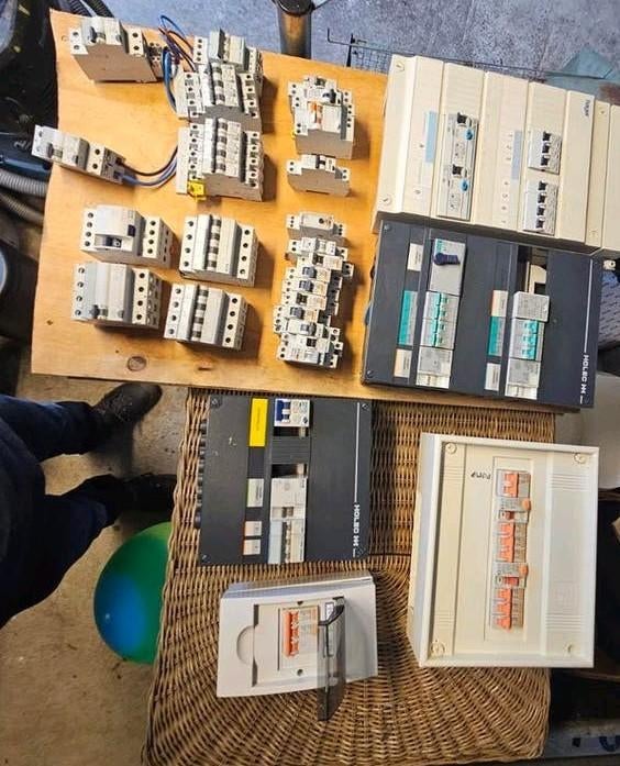 Diverse partij schakelaars en groepenkast onderdelen, Ophalen of Verzenden, Gebruikt, Schakelaar