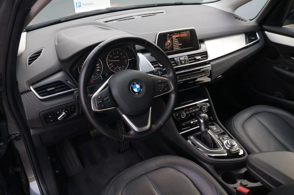 BMW 2-serie Active Tourer 220i Luxury | Trekhaak | Camera |, 1998 cc, 730 kg, Gebruikt, Euro 6