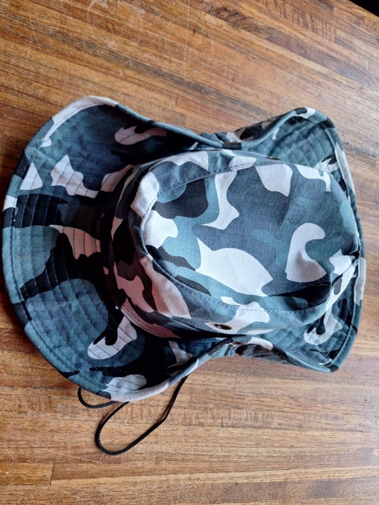Camo Hoed Maat 58 - Stijlvolle Camouflage Zomerhoed, Ophalen of Verzenden, Zo goed als nieuw, Hoed