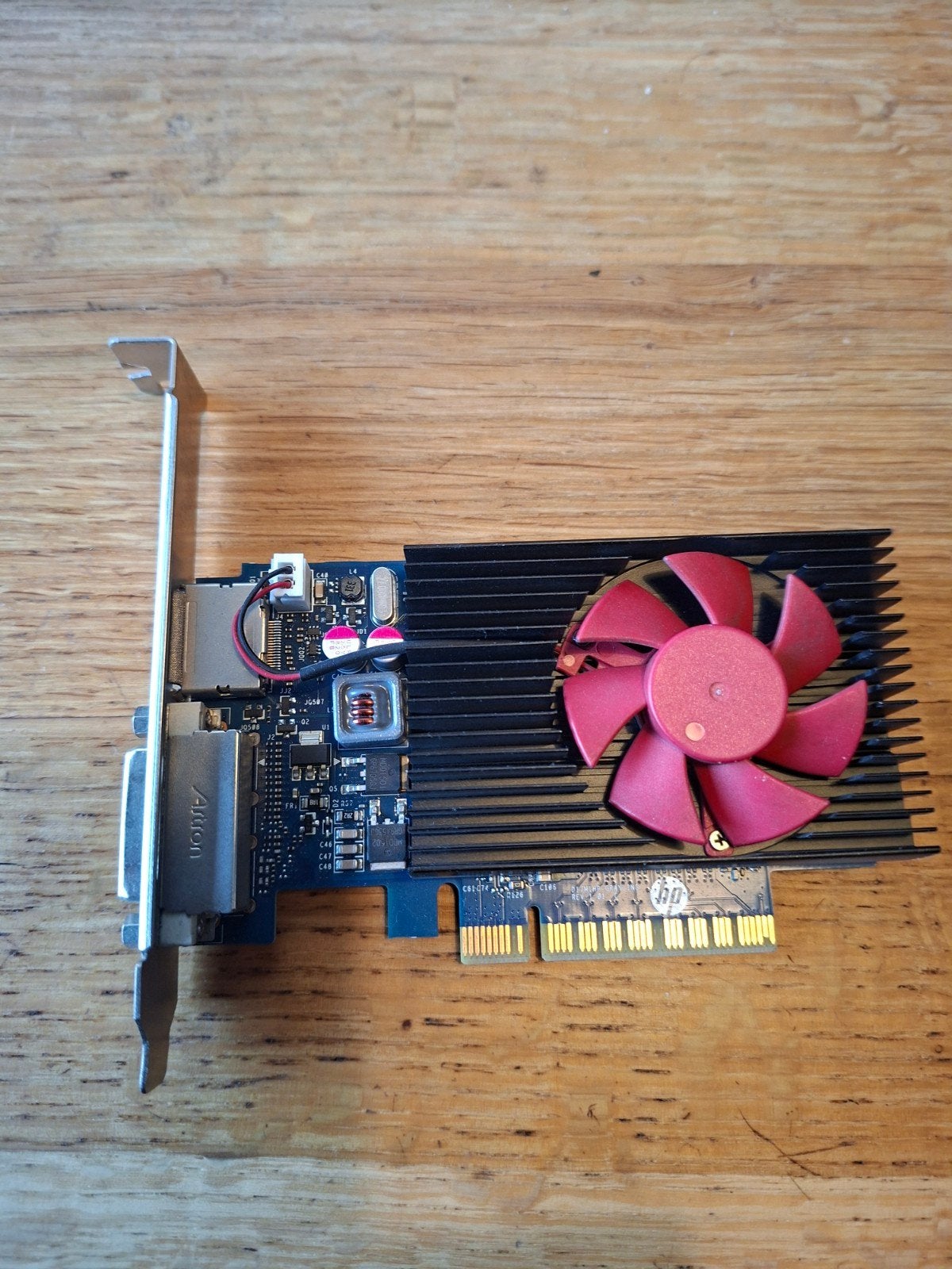 AMD Radeon HD 6450 Grafische Kaart - 1GB GDDR3, Computers en Software, Gebruikt, AMD, GDDR3, DVI