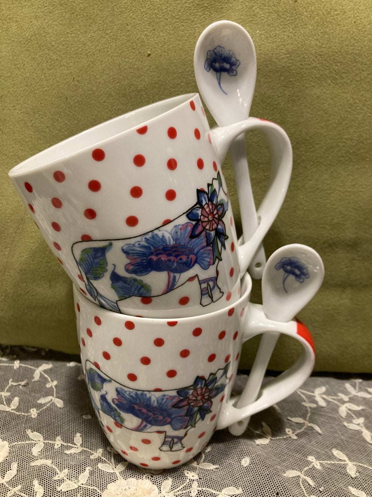 Beker met koe en bijpassend lepeltje (260225), Ophalen of Verzenden, Zo goed als nieuw, Overige stijlen, Kop(pen) en/of Schotel(s)