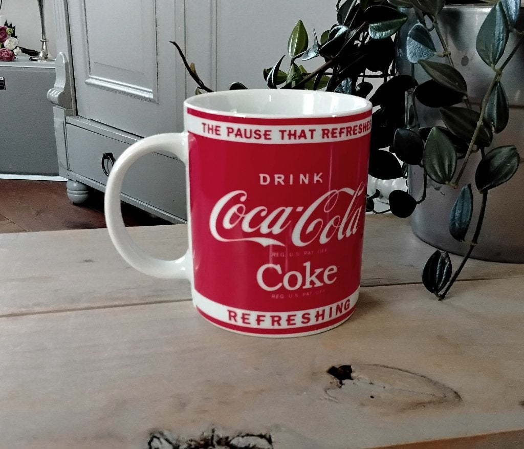 Beker - mok - Coca Cola, Ophalen of Verzenden, Keramiek, Overige stijlen, Kop(pen) en/of Schotel(s)
