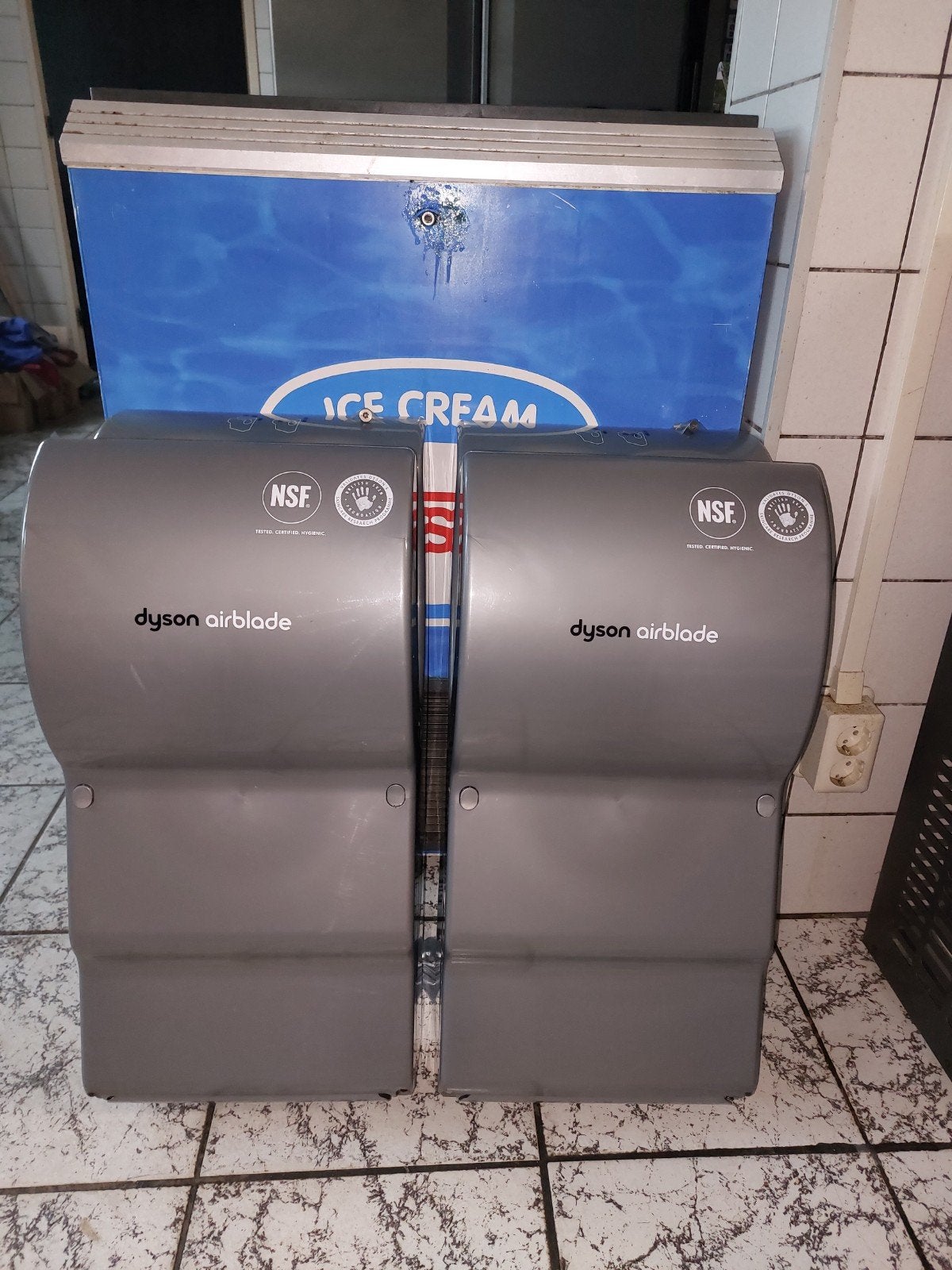 dyson airblade, Ophalen
