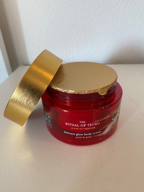 Nieuw Rituals Tsuru delicate glow body cream 220ml, Verzenden, Nieuw, Bodylotion, Crème of Olie