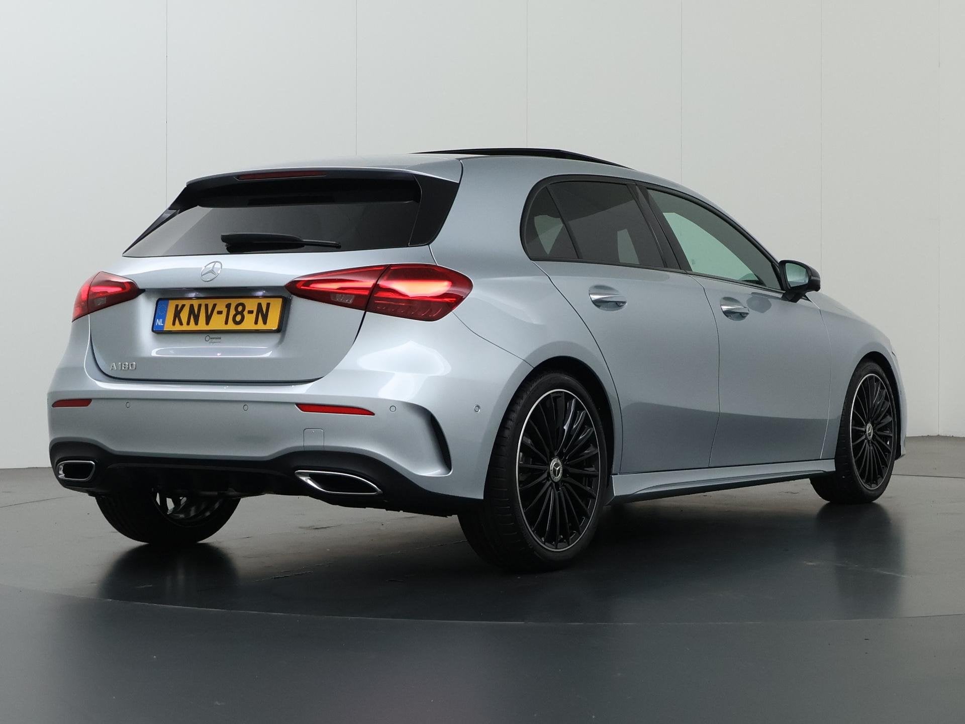 Mercedes-Benz A-Klasse 180 Business Solution AMG | Panoramas, Auto's, Dealer onderhouden, 136 pk, 4 cilinders, Origineel Nederlands