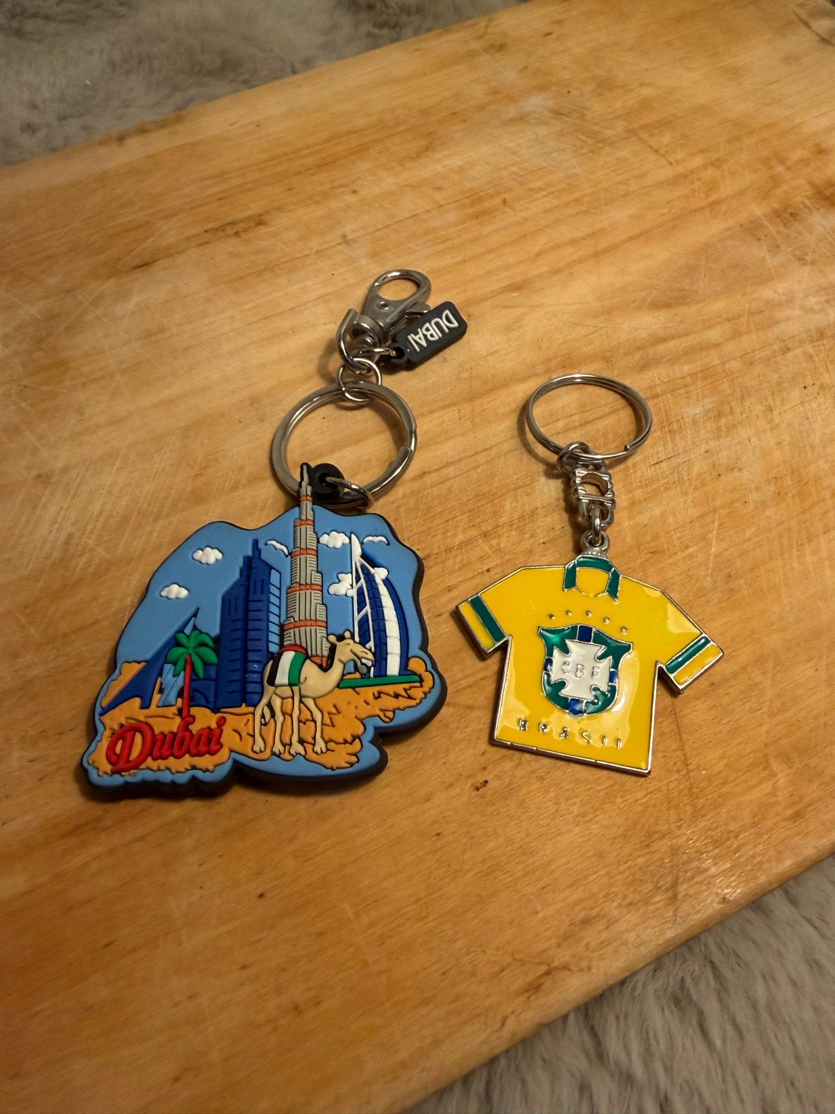 Sleutelhangers Dubai en Brazilië, Verzamelen, Ophalen of Verzenden, Zo goed als nieuw, Stad of Land