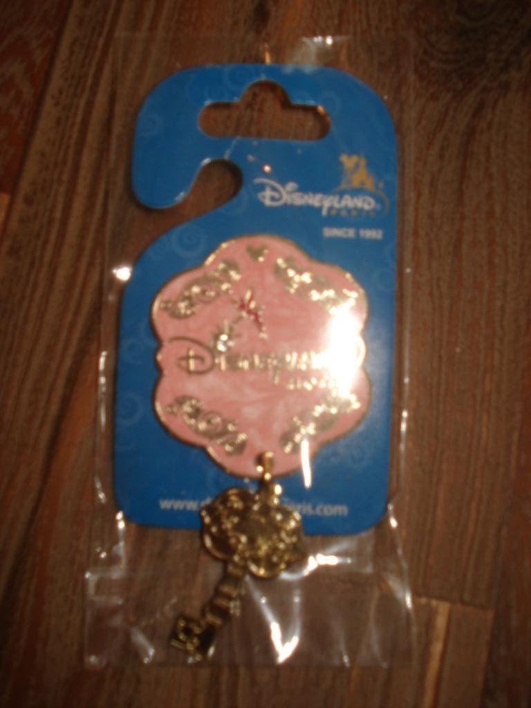 Disneyland Parijs Pin Hotel sleutel Nieuw Collectors item, Ophalen of Verzenden, Overige figuren, Nieuw, Overige typen