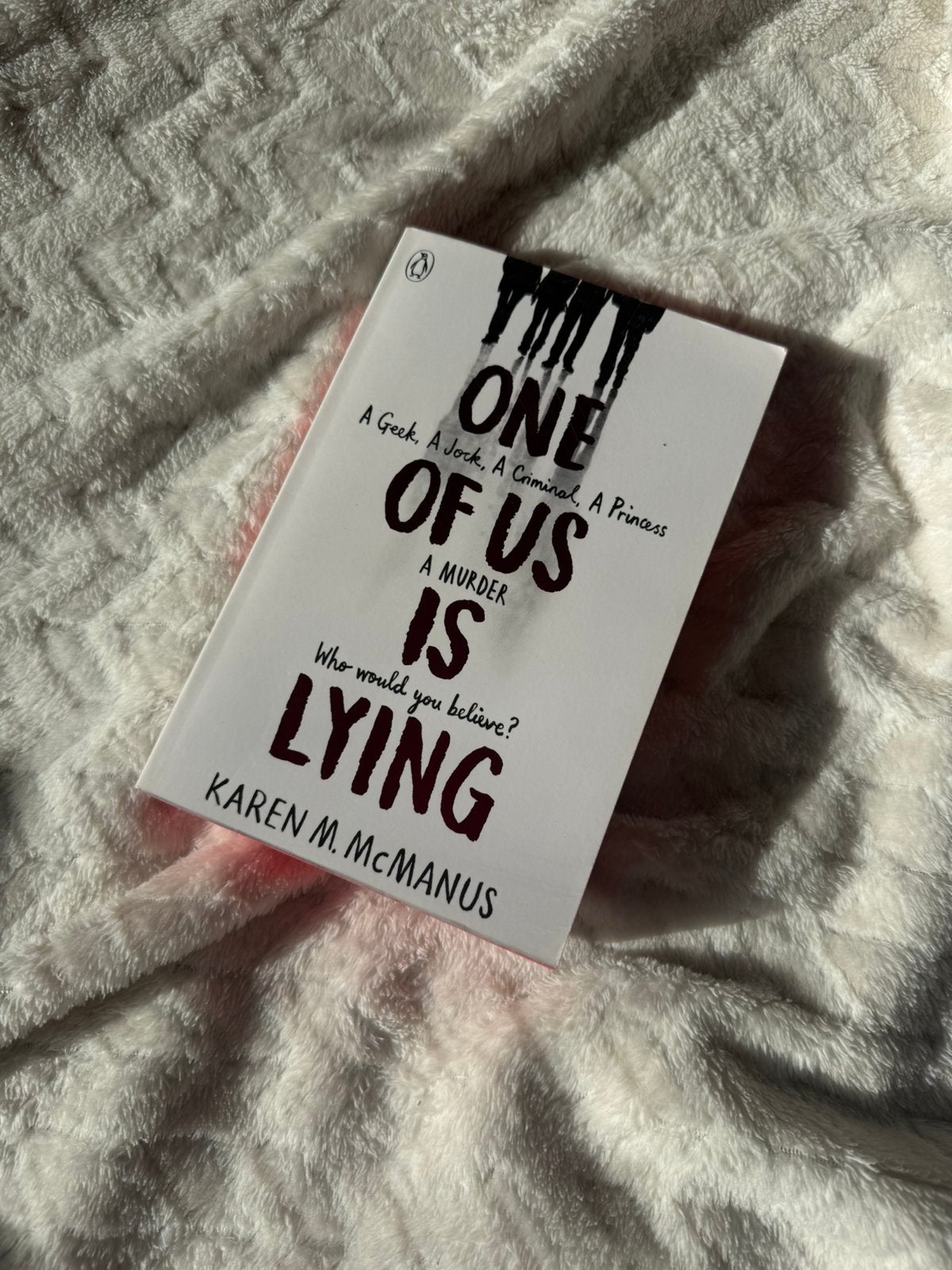 One Of Us Is Lying, Boeken, Ophalen of Verzenden, Zo goed als nieuw
