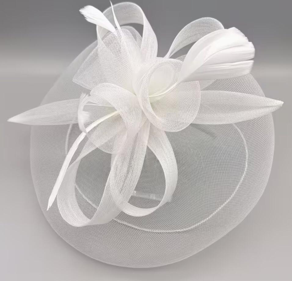 Fascinator off white nieuw!, Kleding | Dames, Hoeden en Petten, Ophalen of Verzenden, Nieuw, 56 of 57 cm (M, 7 of 7⅛ inch), Hoed