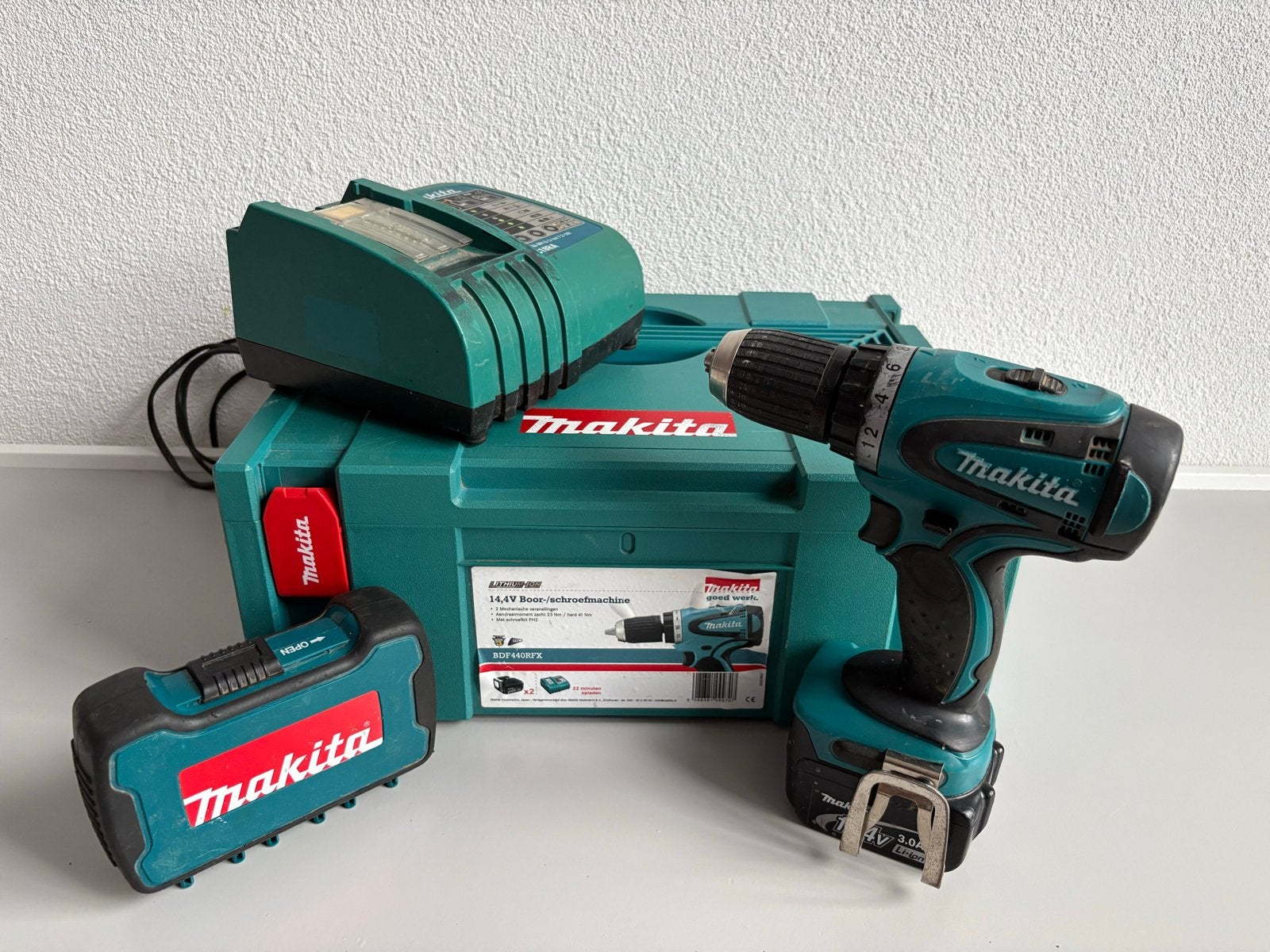 Makita BDF440 14.4V Boor-/Schroefmachine met Accu's en Lader, Ophalen of Verzenden, Gebruikt, Minder dan 400 watt, Boor- en Schroefmachine