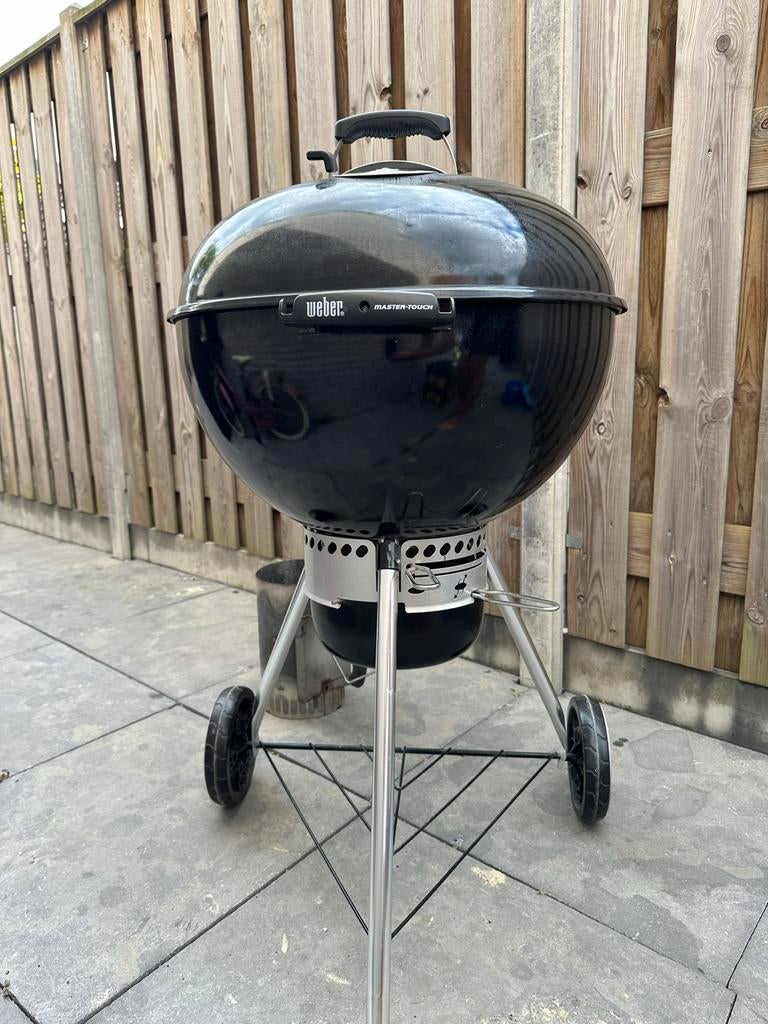 Weber Master-Touch GBS E-5750 barbecue met accessoires, Tuin en Terras, Houtskoolbarbecues, Ophalen, Gebruikt, Met accessoires